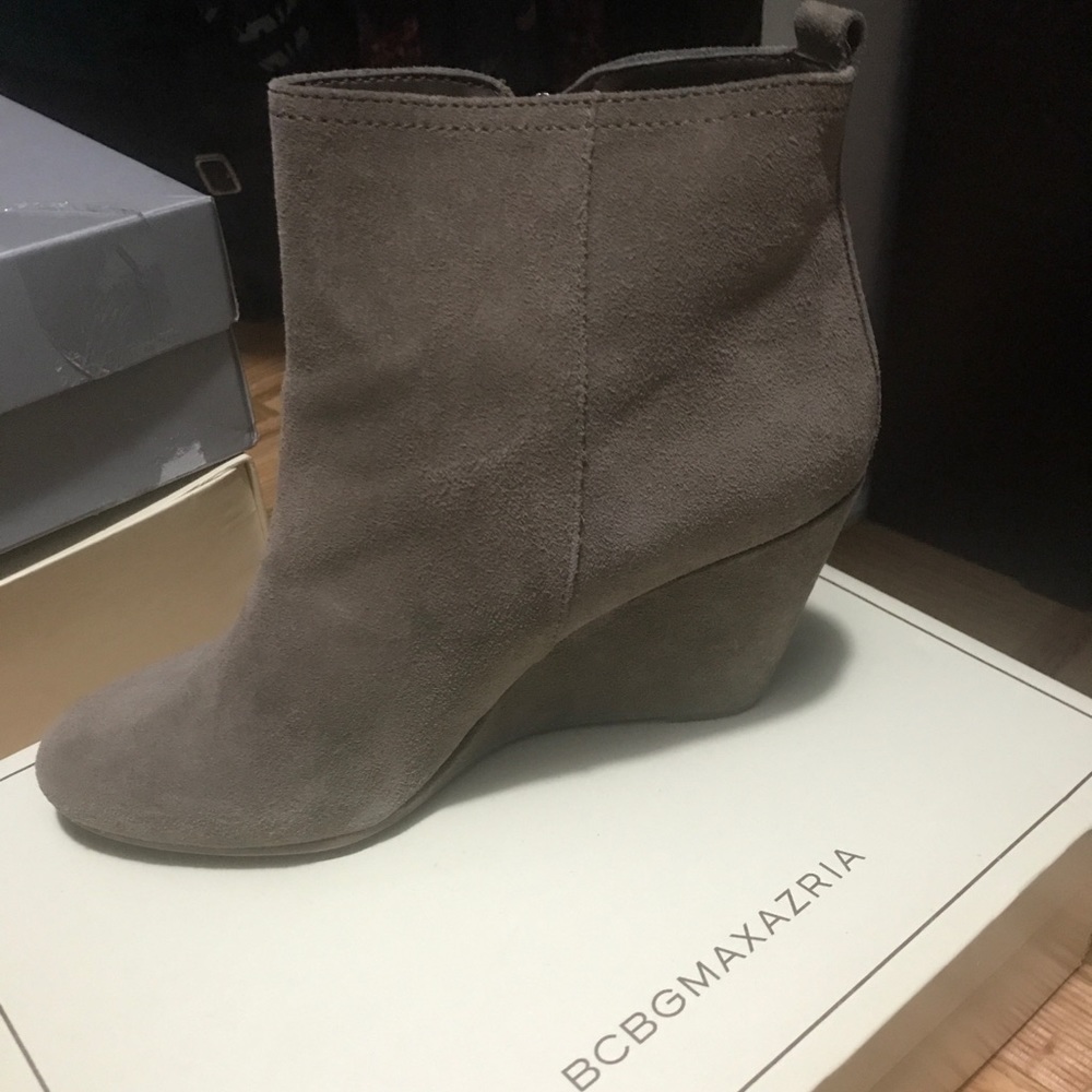 BCBG SUEDE ANKLE BOOTS